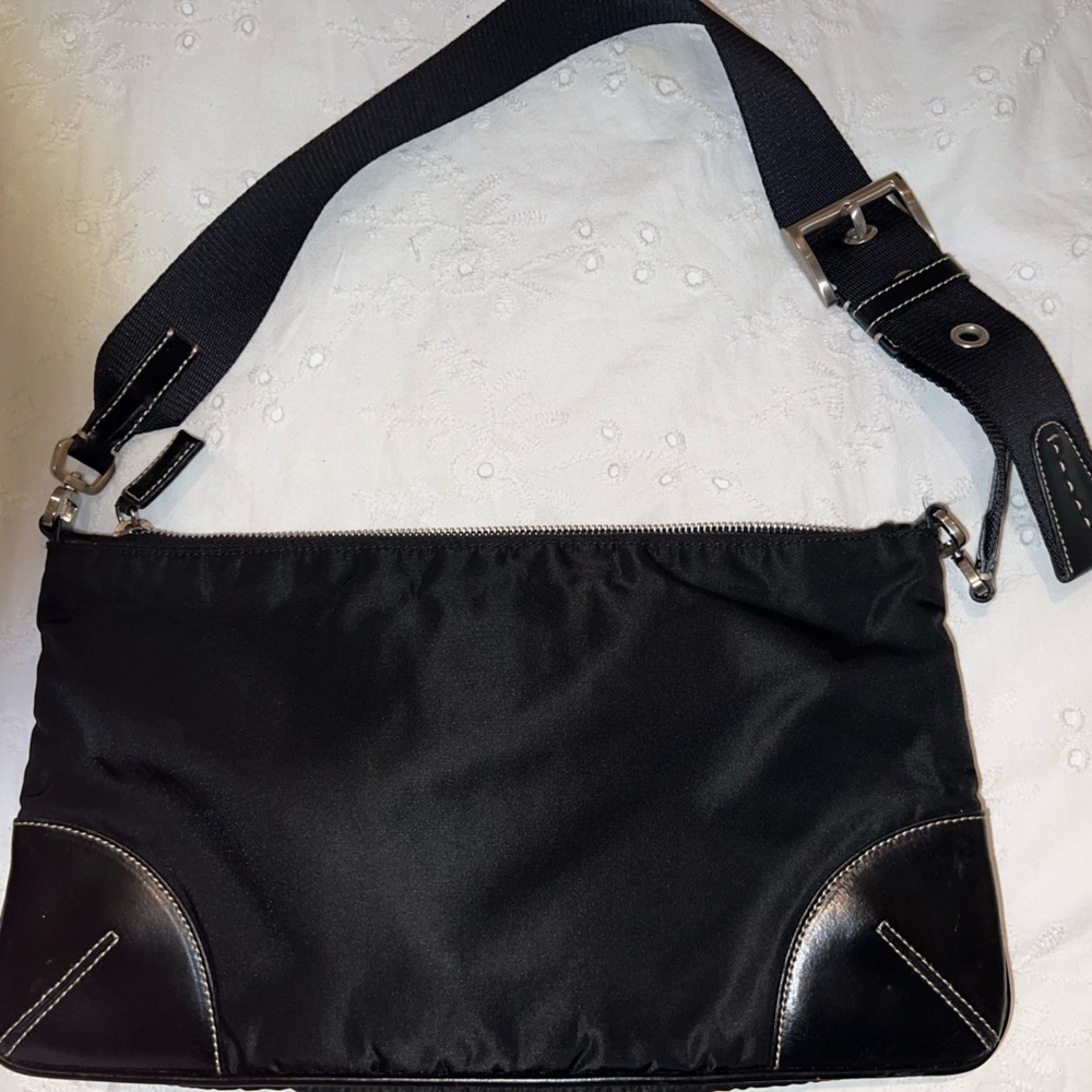 AUTHENTIC PRADA Vintage re-nylon shoulder bag, black. Comes with dust bag. - Picture 2 of 11